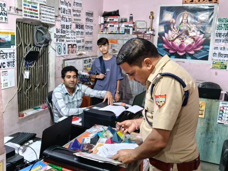 जनसेवा केंद्रों पर विकासनगर पुलिस की औचक छापेमारी, संचालकों को दिए सख्त निर्देश