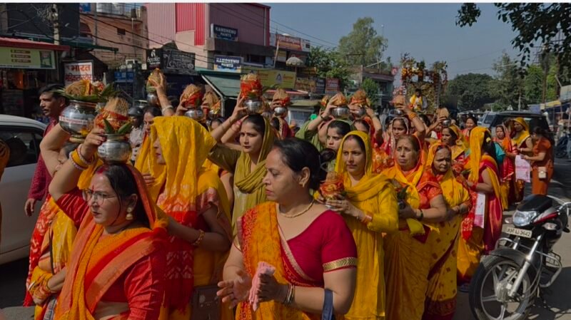 सहसपुर में श्रीमद्भागवत कथा के शुभारंभ पर निकली भव्य कलश यात्रा